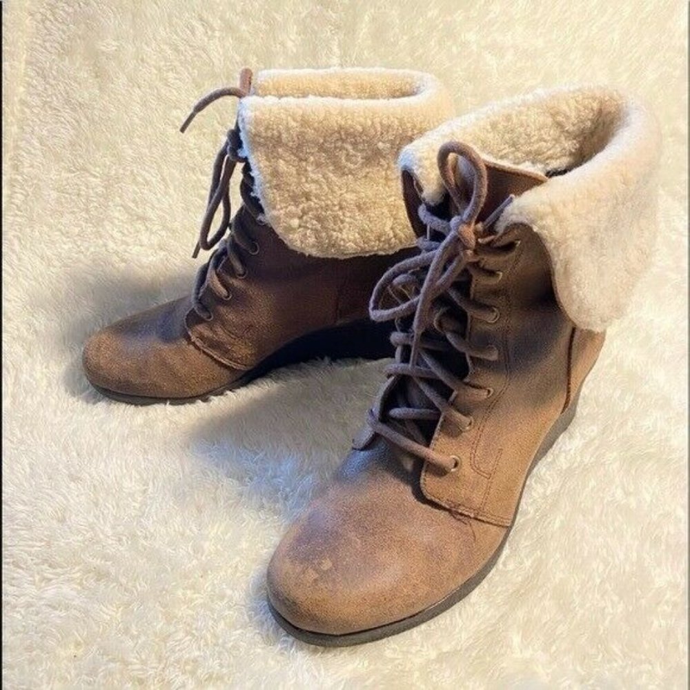 UGG Leather Zea Shearling Lace Up Ankle WEDGES Boots WATERPROOF Size 9 - Picture 2 of 11